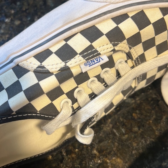 NWOT Golden Coast Vans - Picture 3 of 4